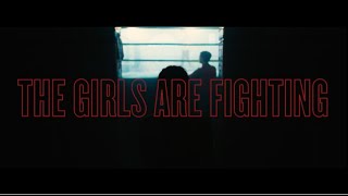 Kadr z teledysku The Girls Are Fighting tekst piosenki Bloc Party