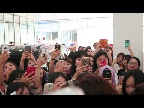 160827 Sunggyu arrival All Shook Up