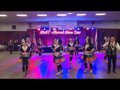 MeNT - Merced Niam Tsev line dancing at Merced Hmong New Year 23-24