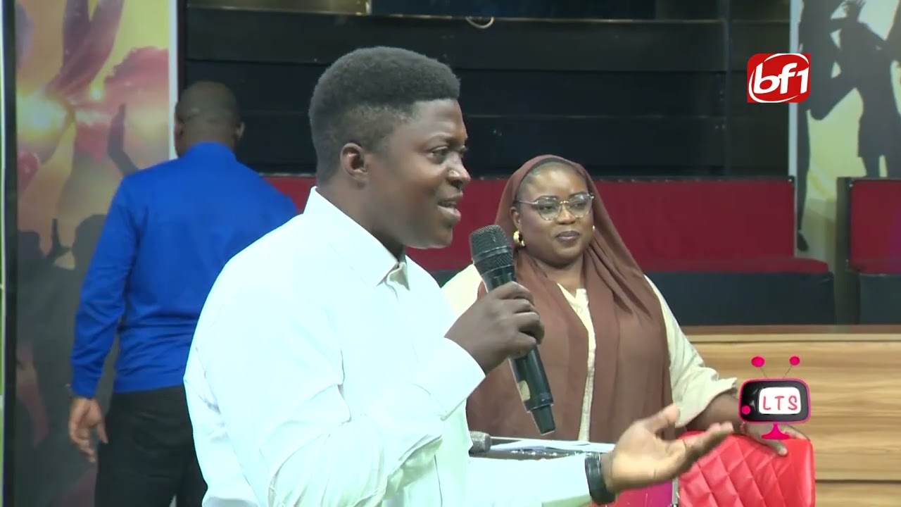 Humour à la Télé S’amuz : Choco B, le prêtre des humoristes, fait la messe à ses fidèles