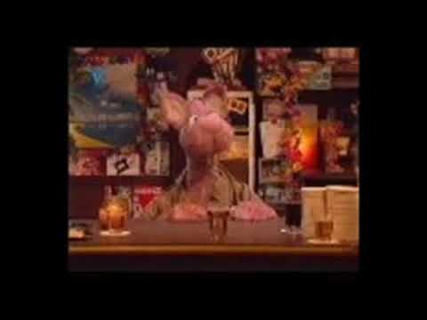 Ab Normaal - MOP - Echtpaar in Artis voor hok van gorilla ...