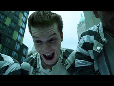 Gotham 2x02 The Maniax On The Roof