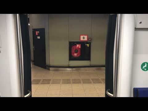 Deuren Sluiten VIRMm op Station Schiphol Airport