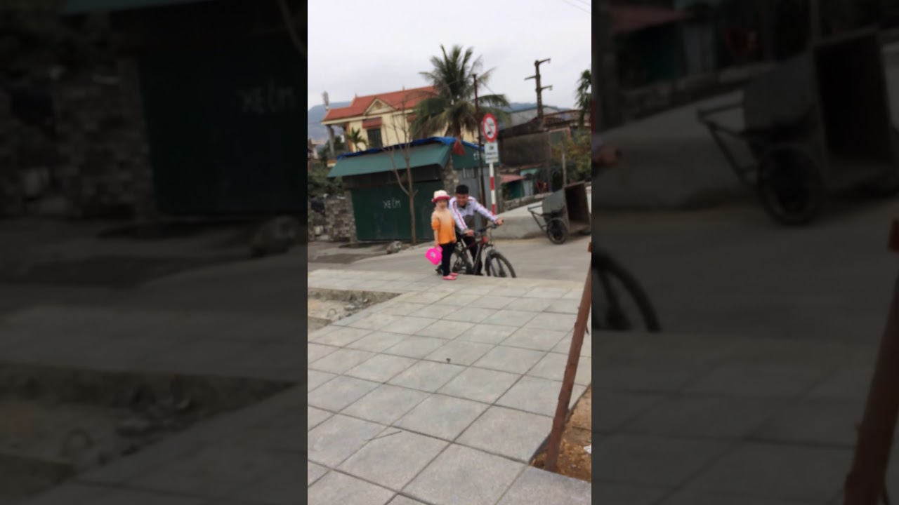 Bé thối iu iu: tiễn chị Hương lên xe :)) (24/2/18)