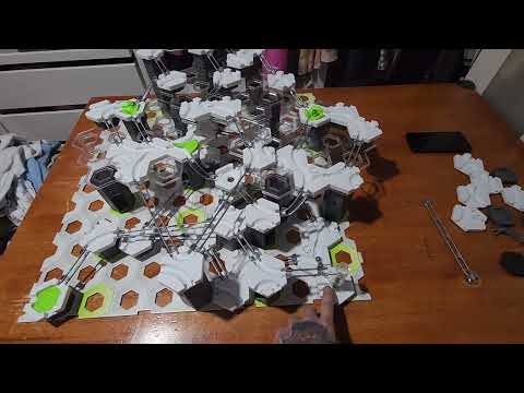 Gravitrax marble run. Chaotic marbles using splashes. Lead to the lifter!