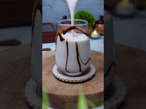 This Banana Milkshake is TOO GOOD! Ready in just 2 mins | Quick Recipe 😋 #shorts