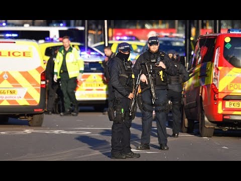 MESSER-TERRORIST ERSCHOSSEN: Mutige Passanten verhindern größere Bluttat