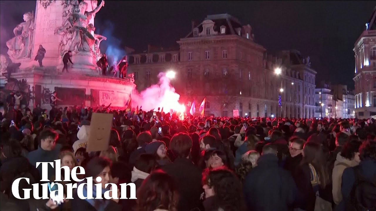 Hundreds of people celebrate death of Le Pen in Paris