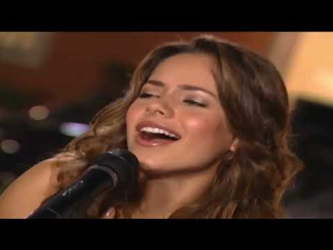 Sandy e Junior Cai a Chuva