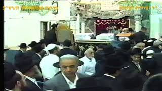 מרן רבנו עובדיה יוסף זצוק"ל זיע"א פרשת נצבים וילך תשס"ב הלכות תקיעת שופר (דר וסוחרת - הלוויין של מרן) - התמונה מוצגת ישירות מתוך אתר האינטרנט יוטיוב. זכויות היוצרים בתמונה שייכות ליוצרה. קישור קרדיט למקור התוכן נמצא בתוך דף הסרטון מרן רבנו עובדיה יוסף זצוק"ל זיע"א פרשת נצבים וילך תשס"ב הלכות תקיעת שופר (דר וסוחרת - הלוויין של מרן) - התמונה מוצגת ישירות מתוך אתר האינטרנט יוטיוב. זכויות היוצרים בתמונה שייכות ליוצרה. קישור קרדיט למקור התוכן נמצא בתוך דף הסרטון