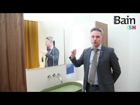 Une salle de bains parfaitement éclairée avec la nouvelle armoire de toilette rc40 de Burgbad