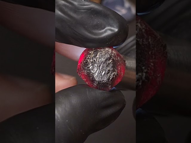 حجر جارنت خام طبيعي