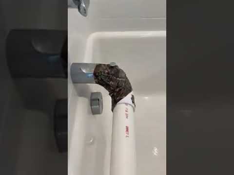 Wow,wow people look at this prank he didnt expect it omg