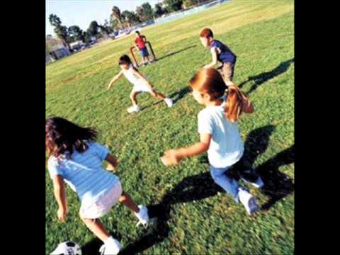 Ponto de Crianças / Erês - Menininho de Angola como brinca, vem brincar