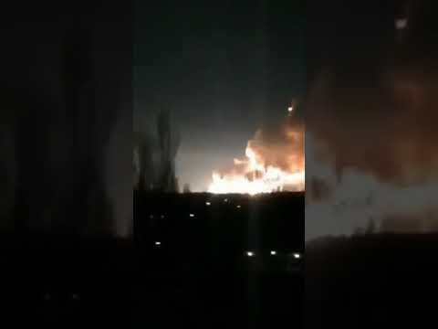 Предположительно, город Староконстантинов, Хмельницкая область. Раздаются мощные взрывы — #украина