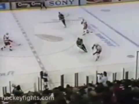 Marty McSorley vs Bob Probert Feb 4, 1994 BENZENE Blades Of Steel(2).m4v