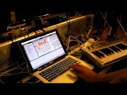 Danny J Lewis & DJ SOS Mash it up with DnB