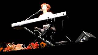 Amanda Palmer Covers Radiohead 'High and Dry" 6-8-10