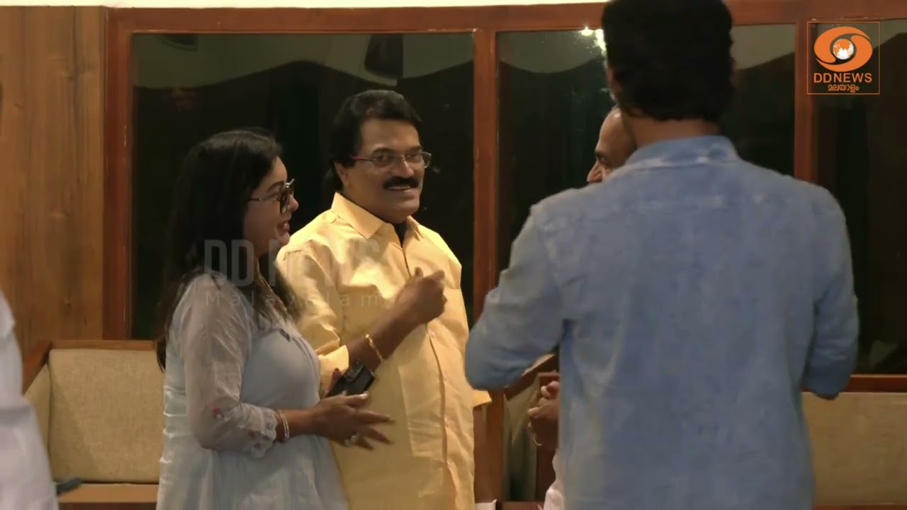 വി.ഡി. സതീശനെ സന്ദർശിച്ച് ഗായകൻ എം.ജി ശ്രീകുമാർ | VD Satheesan