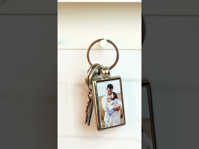 Vídeo relacionado con Wanapix | Llaveros Metálicos Polipiel Personalizados | Llavero Rectangular Personalizado con Foto y Texto | Llavero con Foto y Texto | Regalo Dia del Padre y Ocasiones Especiales
