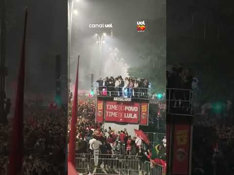 Eleito pela 4ª vez, Lula discursa em trio na Paulista: ‘Esse é um fato histórico’