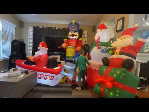 Unboxing Brayden’s New Christmas Inflatables 🎄🎅🏻⛄️ #christmas2021 #inflatables #blowup 🎄🎅🏻⛄️🎁