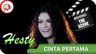 Download lagu Hesty - Behind The Scenes Video Klip Cinta Pertama - TV Musik Indonesia mp3