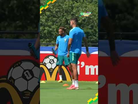ALGUÉM TIRA A GARRAFINHA DE ÁGUA DA MÃO DO NEYMAR? 🤣💦 #shorts