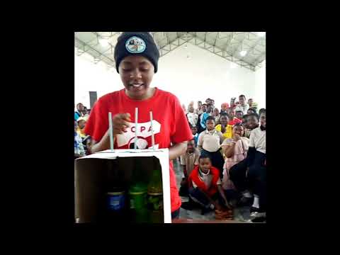 Tazama mwanafunzi mwenye uwezo wa kutambua aina za vinywaji tofauti tofauti kwa ladha zake.