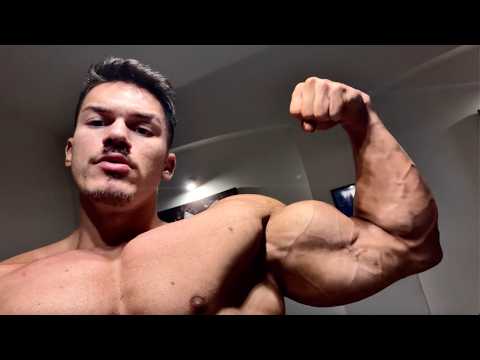 His Flex Gets Bigger Every Time 💪