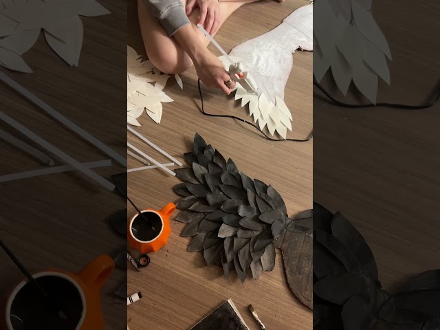 Vídeo relacionado con JIEBWCHA Alas de ángel para niñas, Accesorios de Cosplay de Halloween, Disfraz de alas de ángel, para coleccionistas, convenciones de cómics, de Disfraces, fabricación de películas, mascaradas