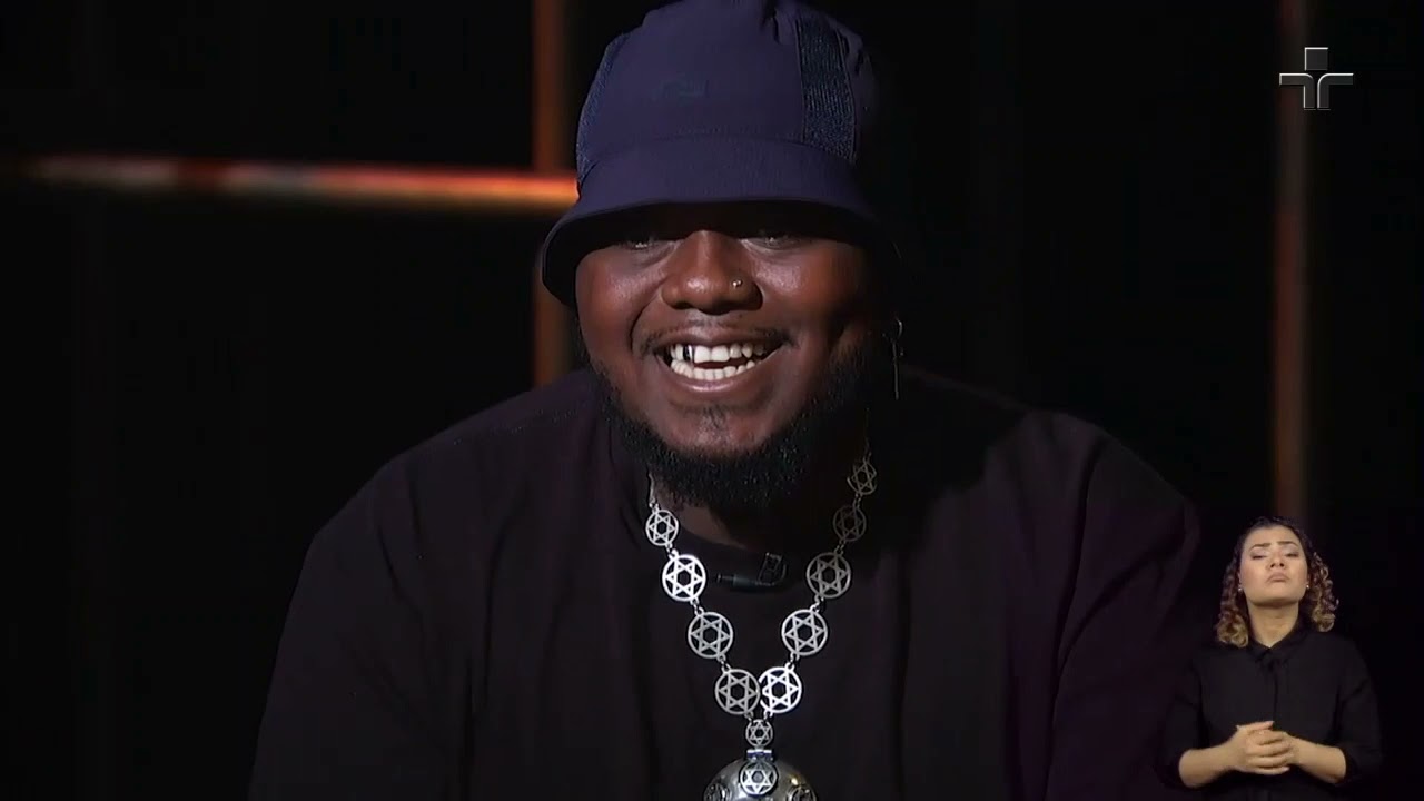 Djonga fala sobre o racismo e explica a frase fogo nos racistas