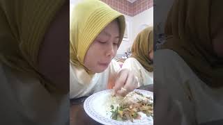 Download lagu TKW QATAR, MAKAN SIANG SITTH MASAK TUMIS BATANG BROKOLI mp3