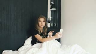 Gulddreng fortæller model, hvordan man bruger &quot;Gulddreng-app&#39;en&quot;