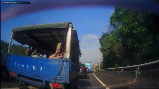 [問題] 國三甲上被同車道超車該檢舉哪一條