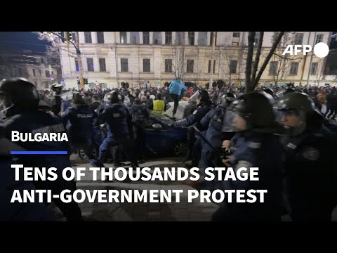 Video | Protesters and police clash in Bulgaria anti-graft demonstration | AFP