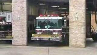 preview picture of video 'Oak Park, Il., Fire Department Roll Out'