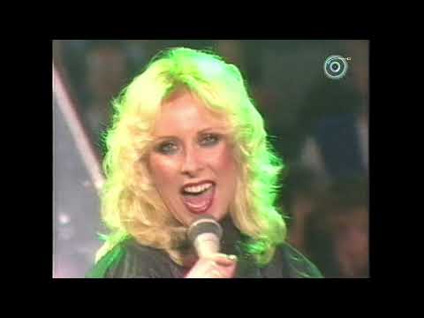 Bonny St Clair - Kwart voor een (HD)