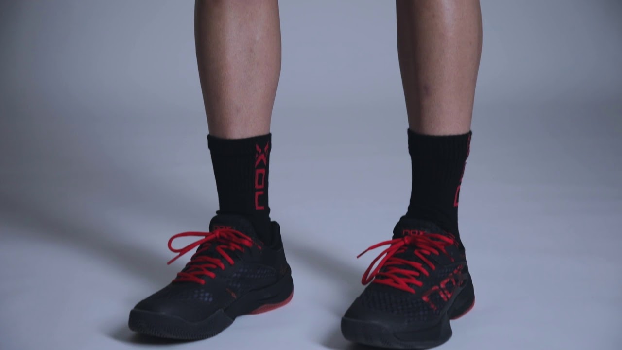 Spot Nuevas zapatillas 100% pádel NOX: Agustín Tapia