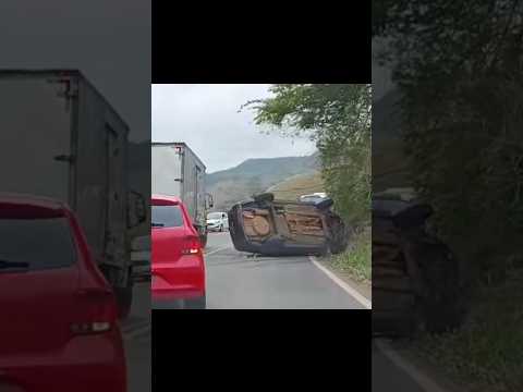 Acidente envolvendo três veículos mobiliza socorro na Serra de Carangola