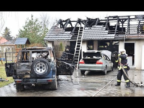 Garázstűz Náraiban  - két autó kiégett