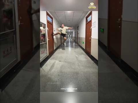 Troll Đàn Anh Bằng Cách Đá Cửa Ký Túc Xá Và Cái Kết... | Dương Dương Vietsub #shorts