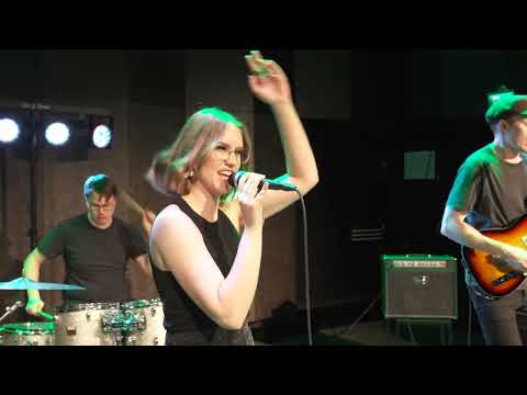 Juhlahumu - Ylivoimainen (cover)