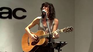 No te alejes - Neus Ferri presenta Aquí me tienes en FNAC Valencia.