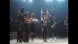 KISS Peter Criss 58th Birthday during his last show 12/20/2003 with Tommy Thayer