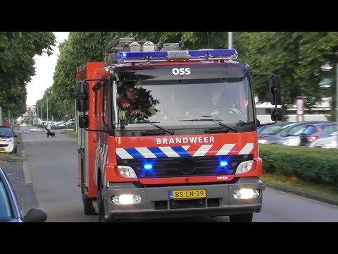 Prio 1 TS 21-3131 met spoed naar woningbrand in Oss
