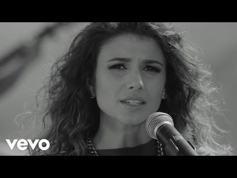 Paula Fernandes - A Paz Desse Amor (Official Music Video)