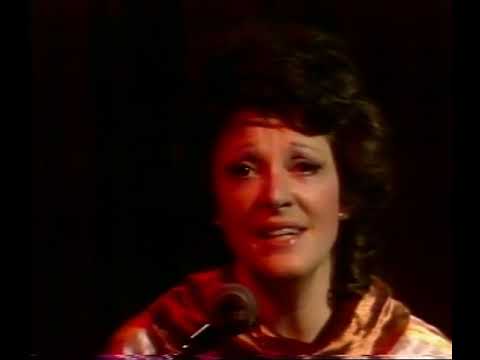 Linda Lavin Sings A Medley Of Tunes on "The Mike Douglas Show" (1977)