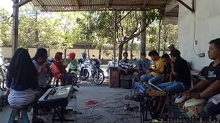 Download lagu Om cometa latihan.terhanyut dalam kemesraan rizal pahlevi mp3