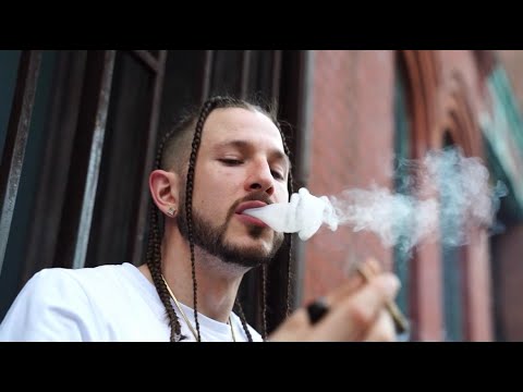 LARZ - "PAINT THE PICTURE" (OFFICIAL VIDEO)